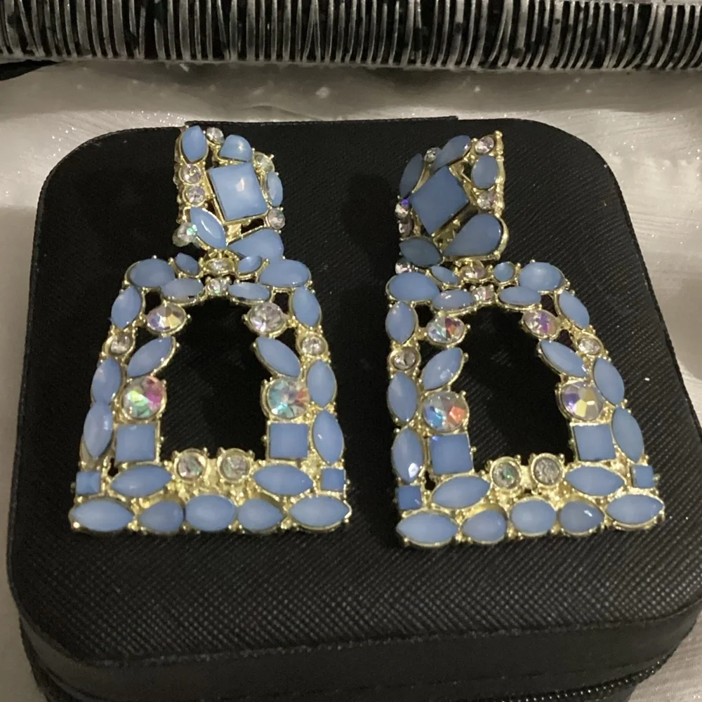 🌸Periwinkle Blue Resin crystal Geometric Earrings - Picture 11 of 16